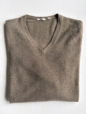 Uniqlo Women's V-Neck Sweater - Brown